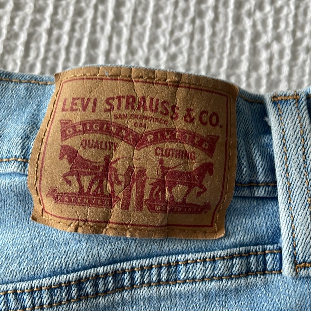 Levi High Rise Shorts - Picture 6 of 6